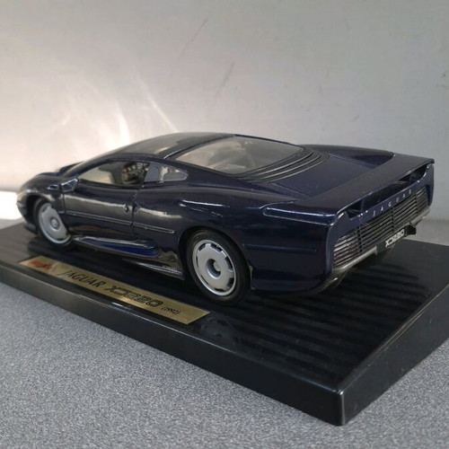 Maisto Jaguar XJ220 (1992) used blue 1/18 scale model