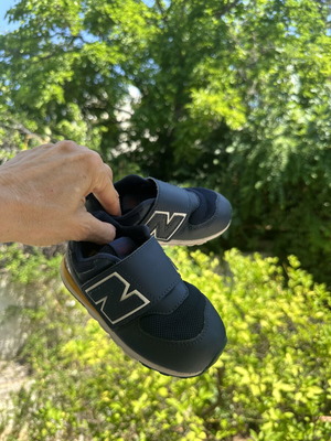 New Balance 574 kids sneakers EU25 blue like new with velcro