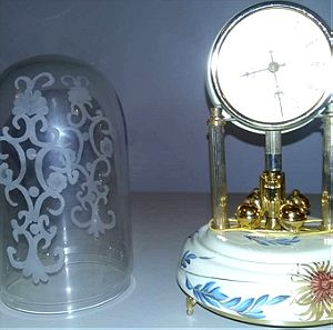 Παλιό επιτραπέζιο ρολόι με γυάλινο κάλυμμα ύψους 20  εκατοστών