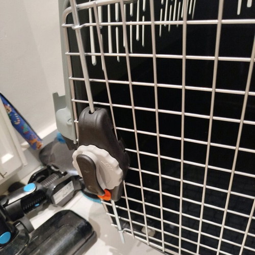 Dog transport box No4 like new for dogs up to 15 kg with water and food holder