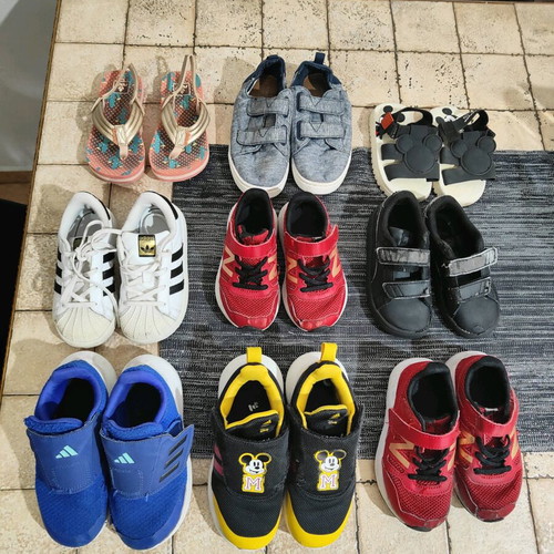 Children's athletic shoes and sandals used, pack of 9