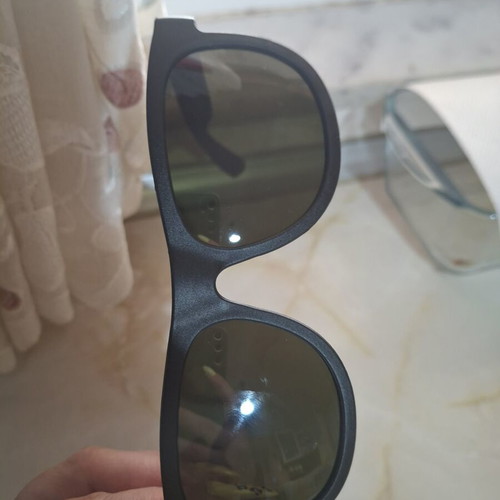 Sunglasses no logo new, black frame with yellow lenses