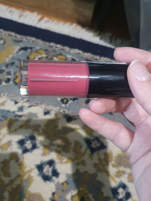 Radiant liquid blush like new, used once with spatula