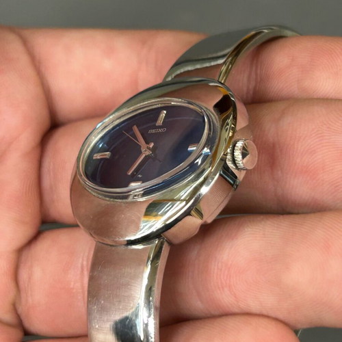Seiko Oval Ladies watch like new, stainless steel, flawless condition