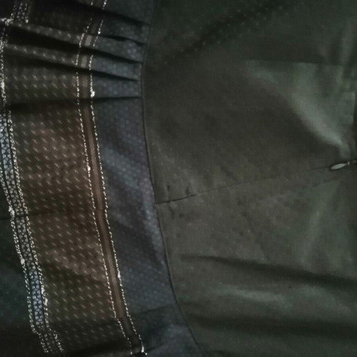 Benetton black skirt size 40 like new