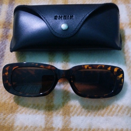 Shein sunglasses like new, brown with case