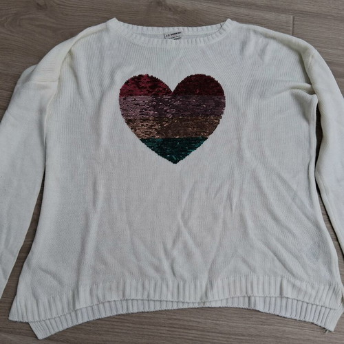Lc Waikiki sweater used, thin fabric, white with multicolor heart