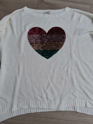 Lc Waikiki sweater used, thin fabric, white with multicolor heart