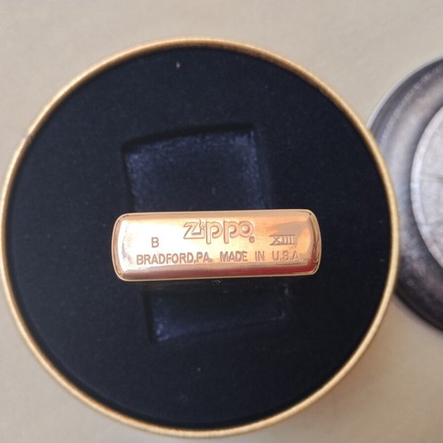 Zippo 1997 Harley-Davidson Bar & Shield lighter like new, high polish brass