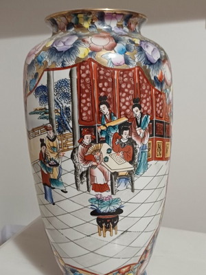Royal Satsuma porcelain vase like new, 31 cm height