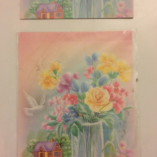 Aromatic stationery set new with 8 sheets, 4 envelopes and cover