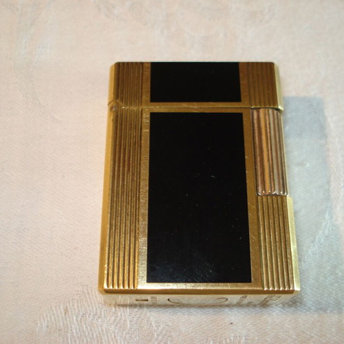S.T. Dupont Laque De Chine lighter used, gold plated collectible