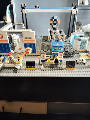 Lego Space Launch Pad used, original