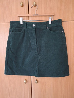 Marks & Spencer velour skirt used, size 12, green