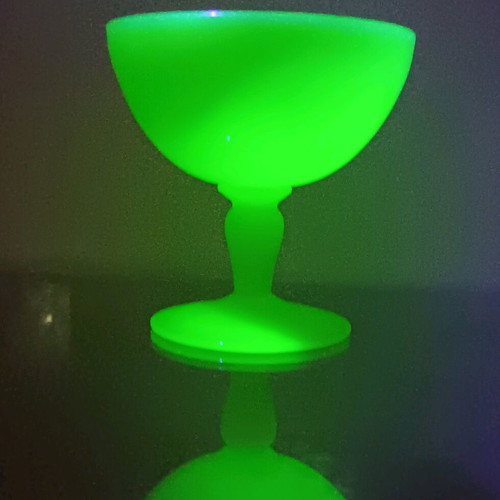 RARE Vintage Fruit Bowl Uranium Glass Jadeite '30s - Glows GREEN under UV