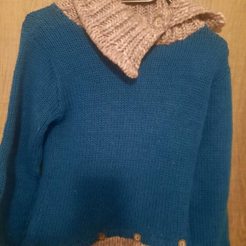 Lioutas sweater like new with unique petrol gray design