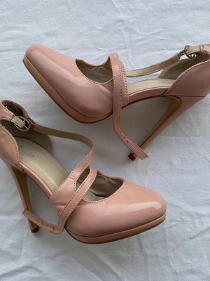 Pink heels size 37