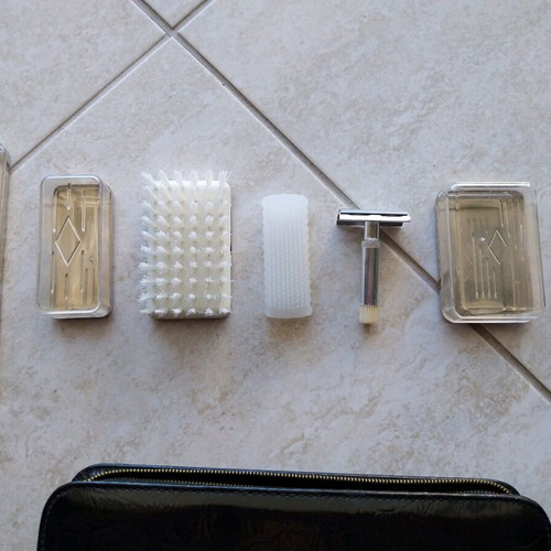 Vintage men's grooming set like new, unused