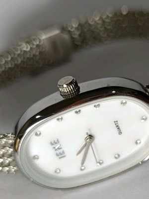 Silver women's watch like new with mesh bracelet and rhinestones