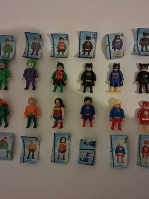 Συλλογή DC Playmobil Kinder 2025-26 καινούργια, 16 φιγούρες