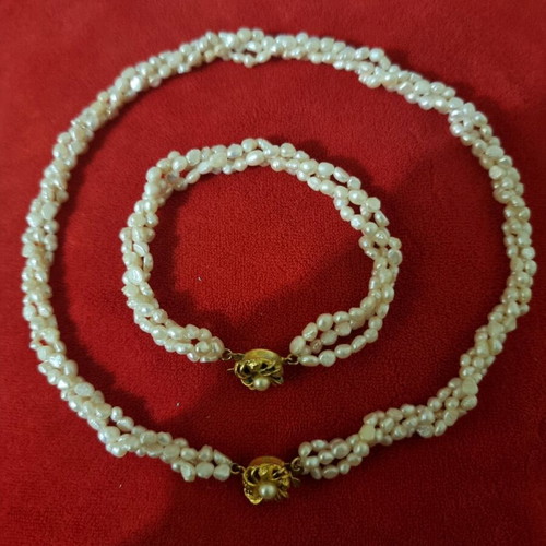 Vintage pearl necklace and bracelet with gold-plated clasp like new