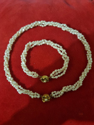 Vintage pearl necklace and bracelet with gold-plated clasp like new