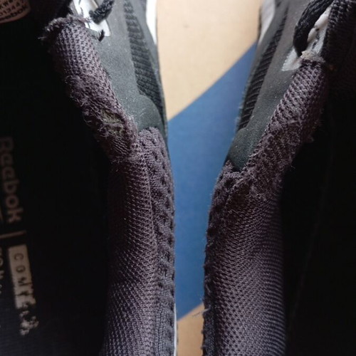Reebok athletic shoes used, size 39, black with defect