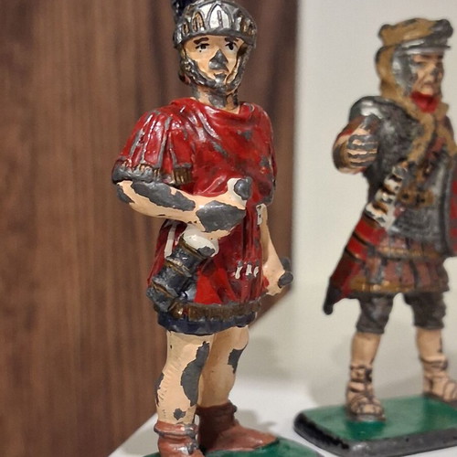 Vintage figurines pack with Indians and soldiers