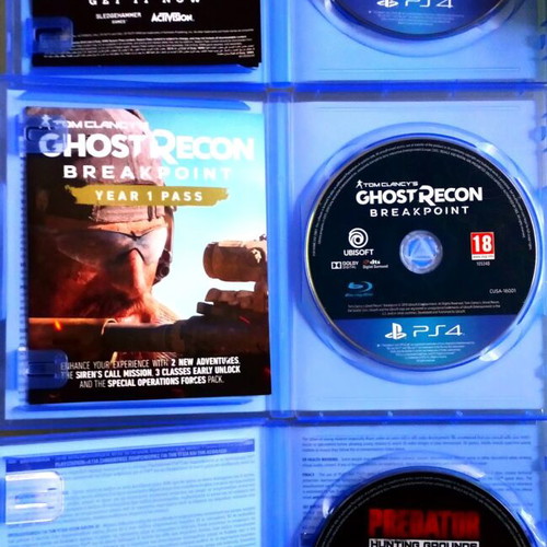 PS4 video games pack Call of Duty WWII, Ghost Recon, Predator like new