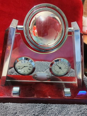 Globe Style desk clock analog, like new
