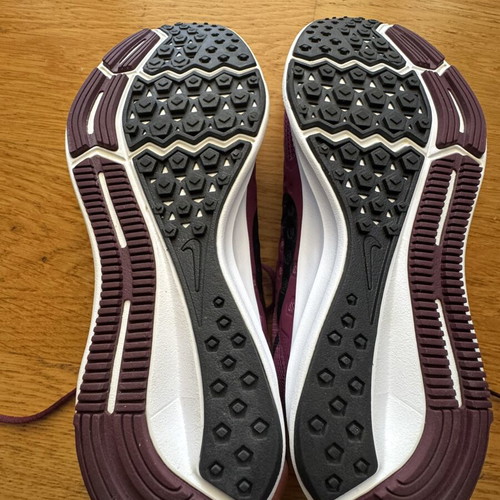 Nike Downshifter 7 Tea Berry running shoes like new, size 40