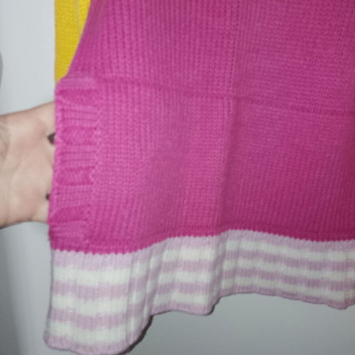Bershka sweater used with pockets, size medium