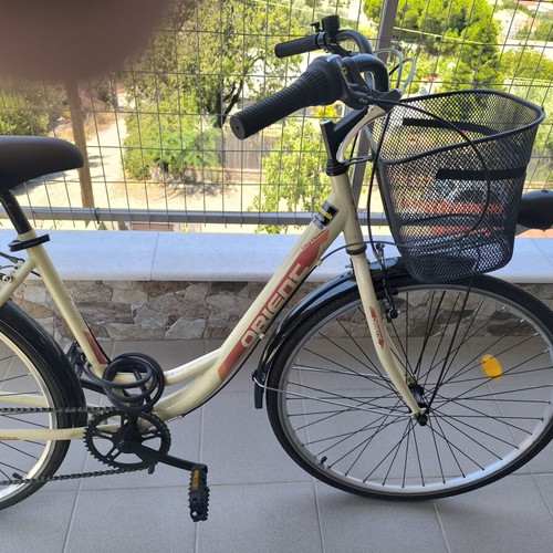 Orient 28" Women's Bicycle like new, beige