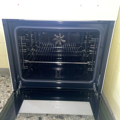 Pitsos oven like new with two baking trays and active warranty