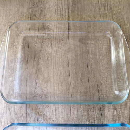 Pyrex set of 2 baking dishes like new