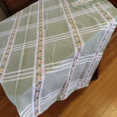 Vintage set tablecloth 150x150 and three placemats new