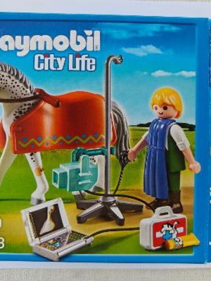Playmobil 5533 Portable X-ray Device and Veterinarian like new