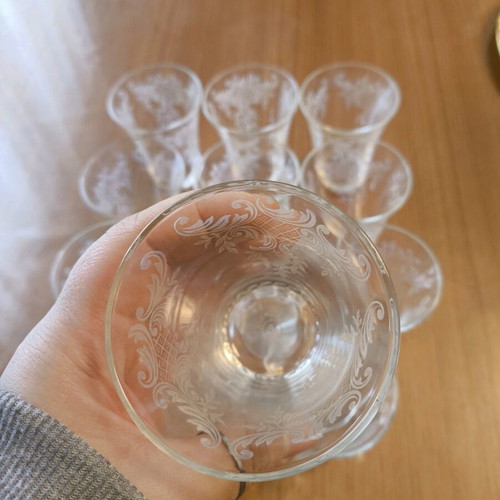 Wine glasses glass with subtle white design, like new, pack of 11