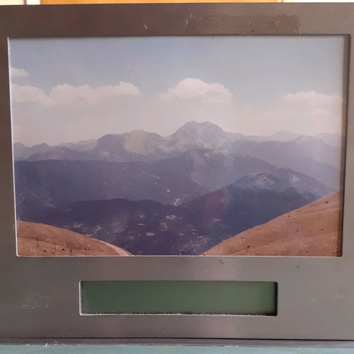 Magnetic photo frame used for 10×15 cm photo with time and temperature display