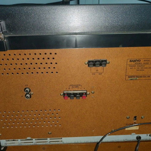 Sanyo stereo system used with original speakers