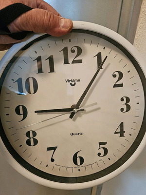 Virtime quartz wall clock like new with silent mechanism