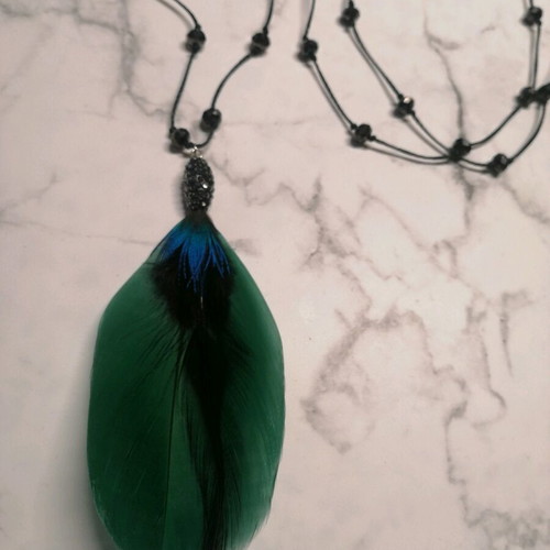 Long necklace with crystals and green feather motif like new