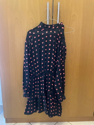Zara mini dress with inner shorts like new, black