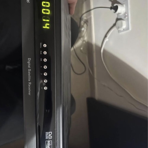 Satellite receiver Cube Cafe 200s used with remote and cables