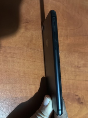 iPhone 7 used black with minor screen defect