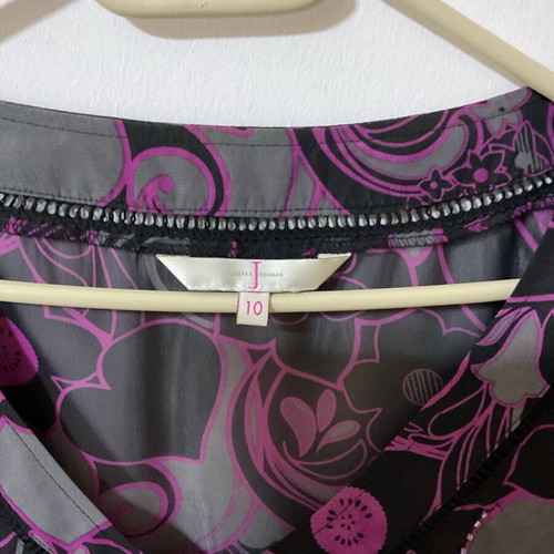 Shirt with design like new, stylish with small front tie, size M