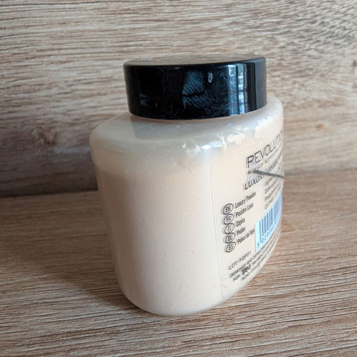 Makeup Revolution London Luxury Banana Powder used