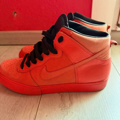 Nike athletic boots used, size 40, black and orange