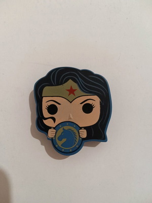 Wonder Woman DC figure like new from Kinder joy collection
