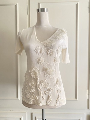 White Ivory Women's Knitted Top with 3D Floral Appliques, Like New, Size M